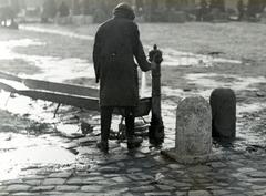 Hungary, Budapest IX., Haller utcai vásártér, országos vásár alkalmával készült a felvétel., 1932, Bor Dezső, well, public well, Budapest, water trough, Fortepan #231303