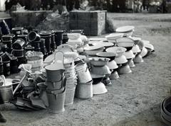 Hungary, Budapest IX., Haller utcai vásártér, országos vásár alkalmával készült a felvétel., 1932, Bor Dezső, washbasin, pot, market, Budapest, Fortepan #231306