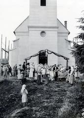 Szlovákia, Igló, Iglóhuta, a Szent Cirill és Metód-templom (Kostol sv. Cyrila a Metoda) a Horská ulica felől., 1933, Bor Dezső, esküvő, templom, Fortepan #231410