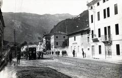 Italy, Vittorio Veneto, Viale Camillo Cavour., 1918, Bor Dezső, mountain, dirt road, ambulance, pylon, Fortepan #231505