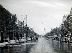 Magyarország, Debrecen, Piac utca (Ferenc József út), balra a református Kistemplom (Csonkatemplom), jobbra a háttérben a Református Nagytemplom., 1934, Bor Dezső, oldalkocsis motorkerékpár, kerékpár, Fortepan #231792