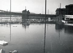 Magyarország, Budapest V., pesti alsó rakpart árvíz idején a Széchenyi Lánchíd pesti hídfőjénél,, 1934, Bor Dezső, Budapest, jégzajlás, Fortepan #231796