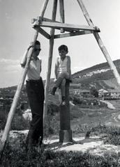 Hungary, Budapest III., magassági pont a mai Folyóka utca közelében., 1940, Bor Dezső, kid, leg over leg, triangulum point, Budapest, Fortepan #231798