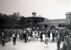 Hungary, Budapest XIV., a Székesfővárosi Zenekar hangversenye az Iparcsarnok előtti zenepavilonban., 1933, Bor Dezső, music pavilion, Budapest, Fortepan #231840