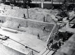 Magyarország, Budapest II., felvonulási terület az alsó rakpartnál, a budai hídfőnél. A felvétel a Margit híd 1935. és 1937. közötti kiszélesítésekor, átalakításakor készült., 1935, Bor Dezső, Budapest, Fortepan #232054