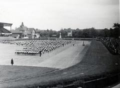 Magyarország, Budapest IX., Üllői út, FTC stadion, a B tribün mellett a klubház épülete, szemben a Springer szobor látható., 1935, Bor Dezső, Budapest, Fortepan #232082