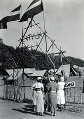 Magyarország, Gödöllő, 4. Nemzetközi Cserkész Világtalálkozó (Jamboree), Lettország cserkészeinek táborkapuja., 1933, Bor Dezső, cserkész, díszkapu, Fortepan #232164