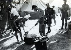 Magyarország, Gödöllő, 4. Nemzetközi Cserkész Világtalálkozó (Jamboree)., 1933, Bor Dezső, cserkész, mezítláb, bogrács, merőkanál, főzés, Fortepan #232172