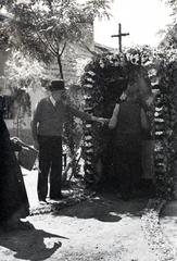 Hungary, Csömör, úrnapi körmenetre készített oltár., 1932, Bor Dezső, procession, altar, flower carpet, Fortepan #232206