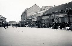 Magyarország, Nyíregyháza, a Dózsa György út a Kossuth tér felől nézve., 1939, Losonci Rita dr., cégtábla, vaskereskedés, vásár, vásárlás, Fortepan #232270