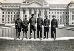 Hungary, Debrecen, a felvétel a Debreceni Egyetem központi épülete előtt készült., 1933, Liszkay Cecília, university, tableau, soldier, Fortepan #232301