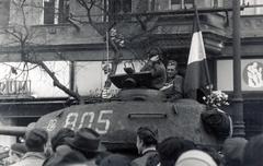 Hungary, Budapest VII., Erzsébet (Lenin) körút, háttérben a 7. számú ház., 1956, Virány László, Kossuth coat of arms, tank, untitled, Budapest, revolution, Fortepan #232374