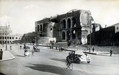 Italy, Rome, Via dei Fori Imperiali, balra a Colosseum, jobbra Constantinus és Maxentius bazilikája a Forum Romanum-on., 1933, Török András, bicycle, Fortepan #232677