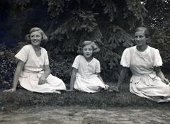 1938, Aczél Frigyes, three people, white dress, girls, Fortepan #232727