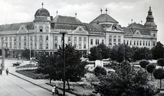 Magyarország, Szentes, Erzsébet tér, Városháza., 1955, Aczél Frigyes, Fortepan #232732