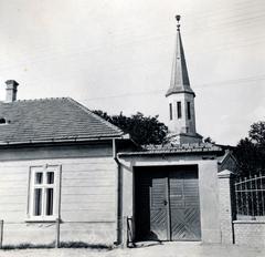 Hungary, Fót, Károlyi István utca, háttérben a református templom., 1940, Tordai György, protestant, Fortepan #232783