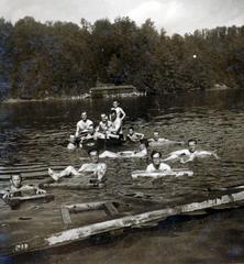 Románia,Erdély, Szováta, Szovátafürdő, Medve-tó., 1940, Tordai György, fürdőzés, Fortepan #232827