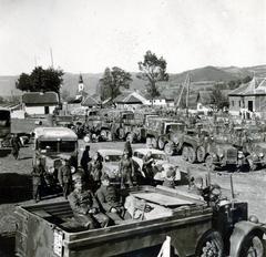 Romania,Transylvania, jobbra a főút, háttérben a Biserica Sfinții Arhangheli., 1940, Tordai György, ambulance, Fortepan #232879