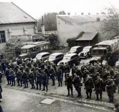 Hungary, Budapest XV., Bocskai utca 70-72., a Polgári Fiúiskola (később Hubay Jenő Zeneiskola és Alapfokú Művészeti Iskola) udvara., 1940, Tordai György, soldier, camouflage pattern, ambulance, Budapest, Fortepan #232941