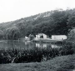 Hungary, Bánk, strandfürdő, vendéglő és kabinsor a Bánki-tó partján., 1940, Tordai György, Fortepan #232954