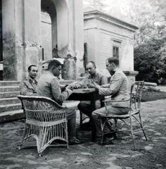 Hungary, a felvétel a Botka-kastély előtt készült., 1940, Tordai György, Fortepan #233005