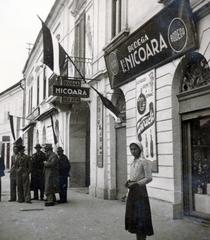 Románia,Erdély, Szinérváralja, Piața Unirii, a felvétel a Korona szálló előtt a magyar csapatok bevonulása idején készült., 1940, Tordai György, Fortepan #233126