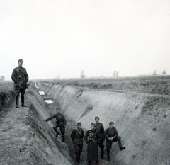 Románia,Erdély, Szinérváralja, román védelmi vonal. A felvétel a magyar csapatok bevonulása idején készült., 1940, Tordai György, harckocsi akadály, Fortepan #233132