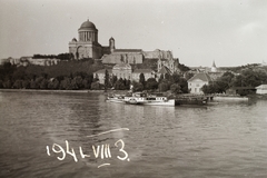 Hungary, Esztergom, látkép Párkány felől. Előtérben a Prímási Palota és a Loyolai Szent Ignác templom, háttérben a Bazilika. A kikötőben a Tahi gőzhajó., 1941, Fortepan/Album002, ship, church, picture, steamboat, Tahi/MÁV III-ship, Fortepan #23314