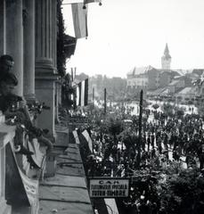 Románia,Erdély, Marosvásárhely, Rózsák tere (Piata Trandafirilor, ekkor Széchenyi tér), balra a háztetők felett a Városháza tornya látható. A felvétel a magyar csapatok bevonulása idején készült., 1940, Tordai György, Fortepan #233194