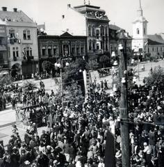 Románia,Erdély, Marosvásárhely, Rózsák tere (Piata Trandafirilor, ekkor Széchenyi tér), szemben a ferences barátok temploma. A felvétel a magyar csapatok bevonulása idején készült., 1940, Tordai György, Fortepan #233195