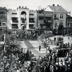 Románia,Erdély, Marosvásárhely, Rózsák tere (Piata Trandafirilor, ekkor Széchenyi tér). A felvétel a magyar csapatok bevonulása idején készült., 1940, Tordai György, Fortepan #233197