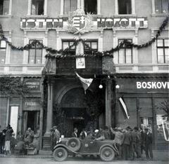 Románia,Erdély, Marosvásárhely, Rózsák tere (Piata Trandafirilor, ekkor Széchenyi tér). A felvétel a magyar csapatok bevonulása idején készült., 1940, Tordai György, Fortepan #233199