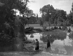 Hungary, Margit Islands, Budapest, Japánkert. Háttérben a víztorony., 1936, Fortepan/Album002, lake, Fortepan #23321