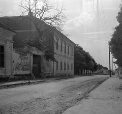 Magyarország, Sümeg, Ramassetter utca 10., ebben a házban élt haláláig Ramassetter Vince, "Sümeg atyja"., 1950, Építész, utcakép, Fortepan #23337