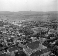 Magyarország, Sümeg, ferences templom és kolostor a várból nézve., 1950, Építész, templom, látkép, kolostor, Fortepan #23353