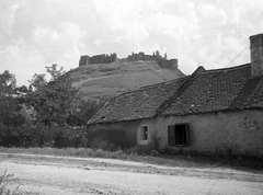 Magyarország, Sümeg, Vár a Várnagy utcából nézve., 1950, Építész, utcakép, hegy, vár, ház, Fortepan #23396