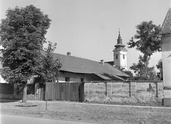 Magyarország, Makó, görögkatolikus templom az Erdélyi püspök (Dózsa György) utca felől., 1951, Építész, templom, kapu, kerítés, parasztház, téglakerítés, görög katolikus, utca, Fortepan #23423