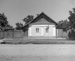 Magyarország, Makó, 1951, Építész, falu, léckerítés, parasztház, napsugárdíszes oromzat, Fortepan #23441