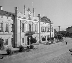 Magyarország, Makó, Széchenyi tér 6., Régi Városháza., 1951, Építész, óra, utcakép, címer, vörös csillag, Fortepan #23449