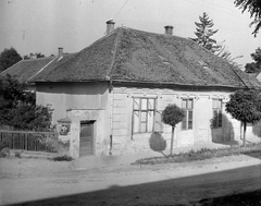 Magyarország, Vasvár, Kossuth Lajos utca 23., 1952, Építész, földút, lakóház, sarokház, Fortepan #23469