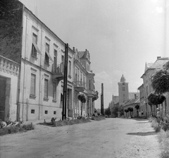 Magyarország, Vasvár, Városközpont az Alkotmány utca felől. Szemben a domonkos templom., 1952, Építész, templom, utcakép, dominikánus rend, Fortepan #23479