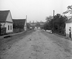 Magyarország, Vasvár, Táncsics Mihály utca a városközpont felé nézve., 1952, Építész, utcakép, földút, Fortepan #23496