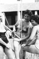 1958, Fejér Csaba-Kindert Piroska, bathing suit, shower, Fortepan #235206