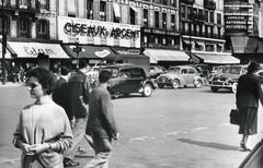 Franciaország, Párizs, Rue de Rivoli, jobbra a Rue du Temple torkolata., 1957, Fejér Csaba-Kindert Piroska, Fortepan #235233