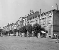 Magyarország, Székesfehérvár, Vörösmarty tér, jobbra a Vak Bottyán köz., 1954, Építész, útjelző tábla, utcakép, Fortepan #23579