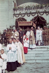 Serbia, Subotica, körmenet indul a ferences templomból (Barátok temploma)., 1941, Lukács Zsolt, colorful, second World War, procession, gendarme, soldier, Fortepan #23594