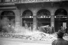 Magyarország, Budapest V., Kossuth Lajos utca utca 20., 1956, Juricza Tibor, háborús kár, forradalom, könyvégetés, Budapest, épületkár, Fortepan #23621