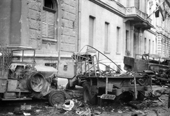 Magyarország, Budapest VIII., Bródy Sándor utca 4 - 6 - 8., 1956, Juricza Tibor, forradalom, magyar gyártmány, teherautó, Csepel-márka, járműroncs, dzsip, Csepel 130, Budapest, Fortepan #23638