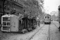 Magyarország, Budapest V., Múzeum körút a Rákóczi út felé nézve., 1956, Juricza Tibor, forradalom, villamos, járműroncs, Budapest, viszonylatszám, Fortepan #23640