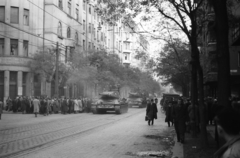 Magyarország, Budapest XIII., Pozsonyi út és Katona József utca sarok., 1956, Juricza Tibor, szovjet gyártmány, forradalom, harckocsi, katonaság, címer, T-34 tank, Kossuth címer, Budapest, sínpálya, Fortepan #23699